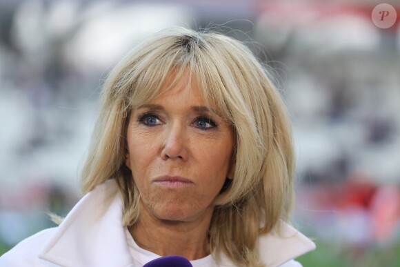 La Première Dame Brigitte Macron - La FFF, la ville de Reims, France 98 et Variété Club de France ont organisé un match de gala mixte pour l'égalité hommes-femmes afin de collecter des fonds pour la fondation des femmes et Femmes Relais 51 au stade Auguste-Delaune, à Reims, France, le 20 mars 2019. © Dominique Jacovides/Bestimage