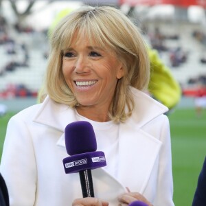 Anne-Laure Bonnet, la Première Dame Brigitte Macron et l'actrice et humoriste Muriel Robin - La FFF, la ville de Reims, France 98 et Variété Club de France ont organisé un match de gala mixte pour l'égalité hommes-femmes afin de collecter des fonds pour la fondation des femmes et Femmes Relais 51 au stade Auguste-Delaune, à Reims, France, le 20 mars 2019. © Dominique Jacovides/Bestimage