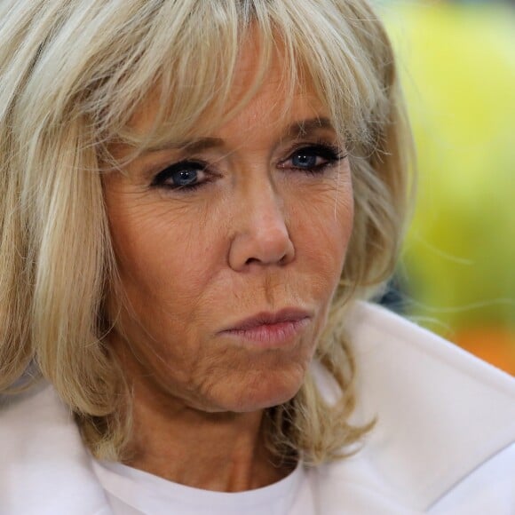 La Première Dame Brigitte Macron - La FFF, la ville de Reims, France 98 et Variété Club de France ont organisé un match de gala mixte pour l'égalité hommes-femmes afin de collecter des fonds pour la fondation des femmes et Femmes Relais 51 au stade Auguste-Delaune, à Reims, France, le 20 mars 2019. © Dominique Jacovides/Bestimage