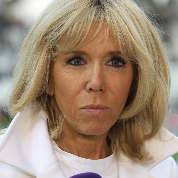 La Première Dame Brigitte Macron - La FFF, la ville de Reims, France 98 et Variété Club de France ont organisé un match de gala mixte pour l'égalité hommes-femmes afin de collecter des fonds pour la fondation des femmes et Femmes Relais 51 au stade Auguste-Delaune, à Reims, France, le 20 mars 2019. © Dominique Jacovides/Bestimage