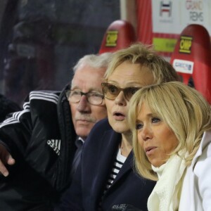 Jacques Vendroux, l'actrice et humoriste Muriel Robin et la Première Dame Brigitte Macron - La FFF, la ville de Reims, France 98 et Variété Club de France ont organisé un match de gala mixte pour l'égalité hommes-femmes afin de collecter des fonds pour la fondation des femmes et Femmes Relais 51 au stade Auguste-Delaune, à Reims, France, le 20 mars 2019. © Dominique Jacovides/Bestimage