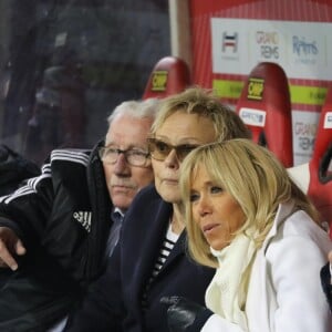 Jacques Vendroux, l'actrice et humoriste Muriel Robin et la Première Dame Brigitte Macron - La FFF, la ville de Reims, France 98 et Variété Club de France ont organisé un match de gala mixte pour l'égalité hommes-femmes afin de collecter des fonds pour la fondation des femmes et Femmes Relais 51 au stade Auguste-Delaune, à Reims, France, le 20 mars 2019. © Dominique Jacovides/Bestimage