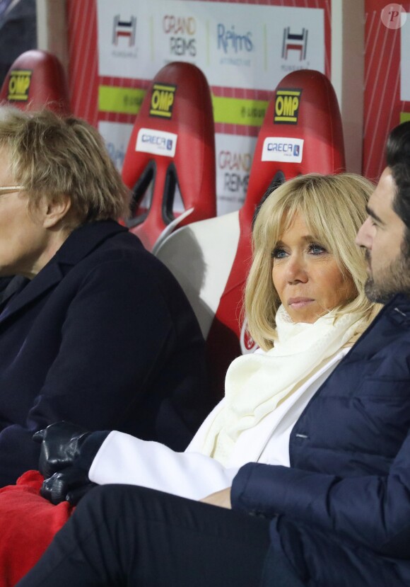 La Première Dame Brigitte Macron - La FFF, la ville de Reims, France 98 et Variété Club de France ont organisé un match de gala mixte pour l'égalité hommes-femmes afin de collecter des fonds pour la fondation des femmes et Femmes Relais 51 au stade Auguste-Delaune, à Reims, France, le 20 mars 2019. © Dominique Jacovides/Bestimage