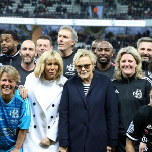 La Première Dame Brigitte Macron, l'actrice et humoriste Muriel Robin, Laurent Blanc, Robert Pirès, Claude Puel et Brigitte Henriques - La FFF, la ville de Reims, France 98 et Variété Club de France ont organisé un match de gala mixte pour l'égalité hommes-femmes afin de collecter des fonds pour la fondation des femmes et Femmes Relais 51 au stade Auguste-Delaune, à Reims, France, le 20 mars 2019. © Dominique Jacovides/Bestimage