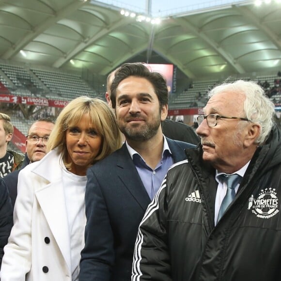 La Première Dame Brigitte Macron, JArnaud Robinet (Maire de Reims), Jacques Vendroux et l'actrice et humoriste Muriel Robin - La FFF, la ville de Reims, France 98 et Variété Club de France ont organisé un match de gala mixte pour l'égalité hommes-femmes afin de collecter des fonds pour la fondation des femmes et Femmes Relais 51 au stade Auguste-Delaune, à Reims, France, le 20 mars 2019. © Dominique Jacovides/Bestimage