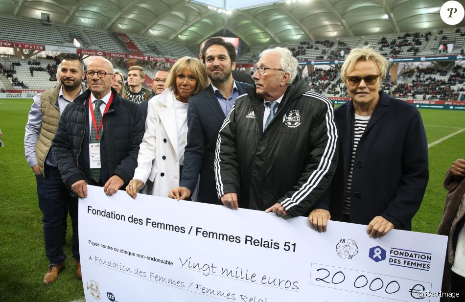 La Premiere Dame Brigitte Macron Jarnaud Robinet Maire De Reims Jacques Vendroux Et L Actrice Et Humoriste Muriel Robin La Fff La Ville De Reims France Purepeople