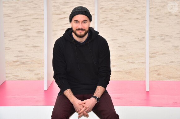 Kyan Khojandi durant un photocall sur la plage du Gray d'Albion à Cannes le 7 avril 2018 pour la 1e édition du festival Canneseries © Bruno Bebert / Bestimage