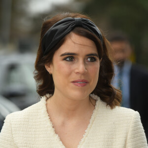 La princesse Eugenie d'York, en compagnie de son mari Jack Brooksbank et de son père le prince Andrew, inaugurait le 21 mars 2019 un nouveau bâtiment, le Stanmore Building, au  Royal National Orthopaedic Hospital à Londres, où elle avait subi une lourde intervention chirurgicale à l'âge de 12 ans en raison de sa scoliose.