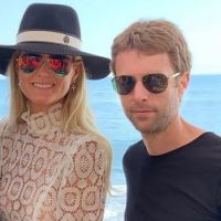 Laeticia Hallyday en chemisier transparent : elle pose avec son frère Grégory