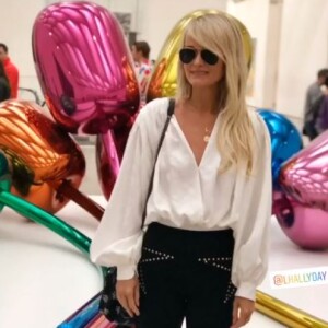 Françoise Thibaut visite une exposition Jeff Koons à Los Angeles le 23 mars 2019.