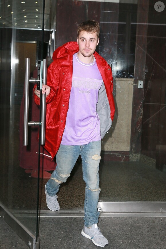 Justin Bieber arrive et sort du domicile de sa femme Hailey Baldwin Bieber à New York, le 7 mars 2019