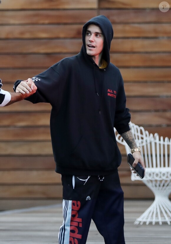 Justin Bieber et sa femme Hailey Baldwin Bieber vont déjeuner au restaurant "Zinque Cafe" à Los Angeles, le 9 janvier 2019.