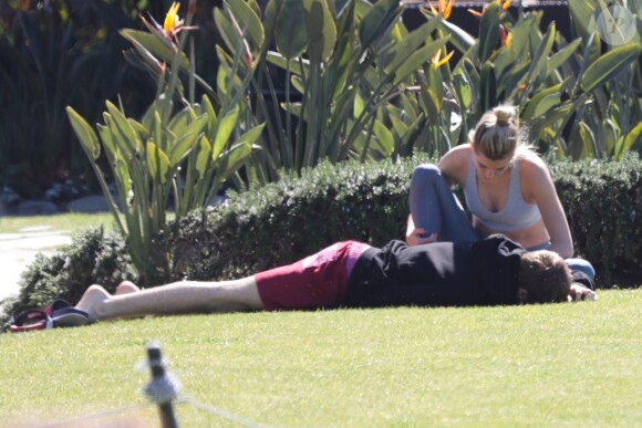 Justin Bieber et sa femme Hailey Bieber (née Baldwin) profitent du soleil à Laguna Beach. Los Angeles, le 16 mars 2019.