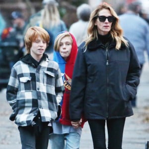 Exclusif - Julia Roberts se balade à New York avec ses enfants le 3 décembre 2018.