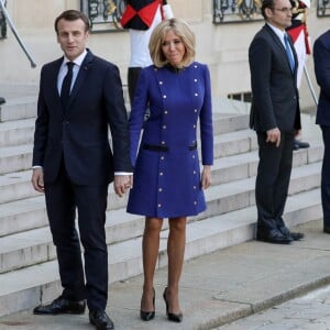 Le président Emmanuel Macron, la première dame Brigitte Macron raccompagnent le président de la République populaire de Chine Xi Jinping et sa femme Peng Liyuan à l'issue de la visite d'Etat de 2 jours qui s'achève par un entretien au palais de l'Elysée à Paris le 26 mars 2019. © Stéphane Lemouton / Bestimage