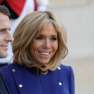 Le président Emmanuel Macron, la première dame Brigitte Macron raccompagnent le président de la République populaire de Chine Xi Jinping et sa femme Peng Liyuan à l'issue de la visite d'Etat de 2 jours qui s'achève par un entretien au palais de l'Elysée à Paris le 26 mars 2019. © Stéphane Lemouton / Bestimage