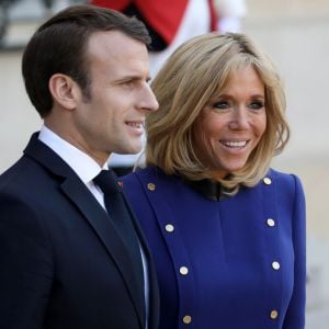 Le président Emmanuel Macron, la première dame Brigitte Macron raccompagnent le président de la République populaire de Chine Xi Jinping et sa femme Peng Liyuan à l'issue de la visite d'Etat de 2 jours qui s'achève par un entretien au palais de l'Elysée à Paris le 26 mars 2019. © Stéphane Lemouton / Bestimage