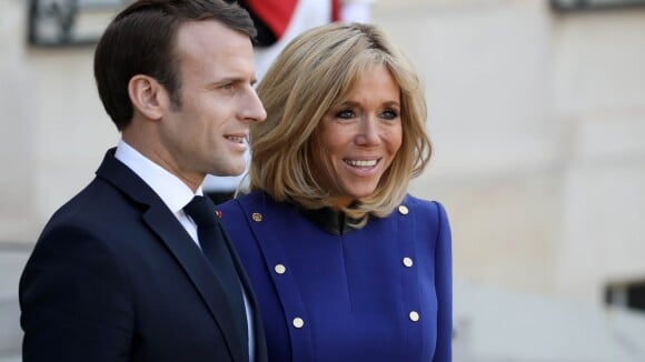 Brigitte Macron irréprochable en bleu roi, pour clôturer la visite de Xi Jinping