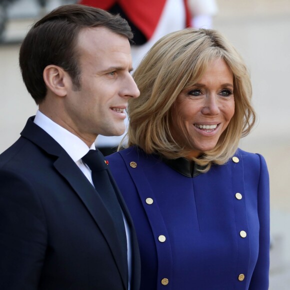 Le président Emmanuel Macron, la première dame Brigitte Macron raccompagnent le président de la République populaire de Chine Xi Jinping et sa femme Peng Liyuan à l'issue de la visite d'Etat de 2 jours qui s'achève par un entretien au palais de l'Elysée à Paris le 26 mars 2019. © Stéphane Lemouton / Bestimage
