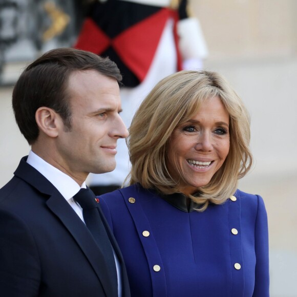 Le président Emmanuel Macron, la première dame Brigitte Macron raccompagnent le président de la République populaire de Chine Xi Jinping et sa femme Peng Liyuan à l'issue de la visite d'Etat de 2 jours qui s'achève par un entretien au palais de l'Elysée à Paris le 26 mars 2019. © Stéphane Lemouton / Bestimage