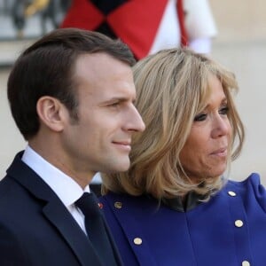 Le président Emmanuel Macron, la première dame Brigitte Macron raccompagnent le président de la République populaire de Chine Xi Jinping et sa femme Peng Liyuan à l'issue de la visite d'Etat de 2 jours qui s'achève par un entretien au palais de l'Elysée à Paris le 26 mars 2019. © Stéphane Lemouton / Bestimage