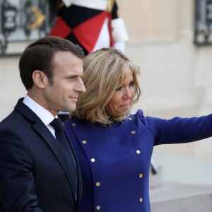 Le président Emmanuel Macron, la première dame Brigitte Macron raccompagnent le président de la République populaire de Chine Xi Jinping et sa femme Peng Liyuan à l'issue de la visite d'Etat de 2 jours qui s'achève par un entretien au palais de l'Elysée à Paris le 26 mars 2019. © Stéphane Lemouton / Bestimage