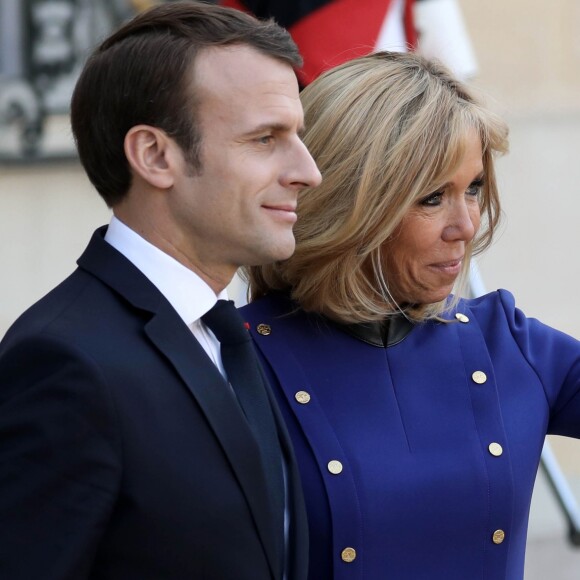 Le président Emmanuel Macron, la première dame Brigitte Macron raccompagnent le président de la République populaire de Chine Xi Jinping et sa femme Peng Liyuan à l'issue de la visite d'Etat de 2 jours qui s'achève par un entretien au palais de l'Elysée à Paris le 26 mars 2019. © Stéphane Lemouton / Bestimage