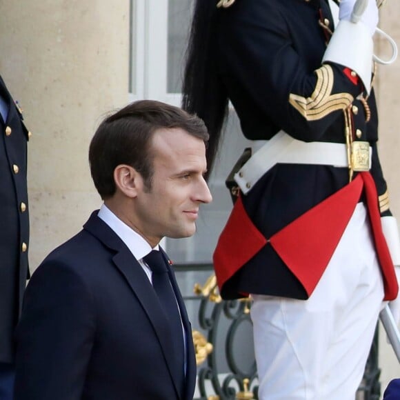 Le président Emmanuel Macron, la première dame Brigitte Macron raccompagnent le président de la République populaire de Chine Xi Jinping et sa femme Peng Liyuan à l'issue de la visite d'Etat de 2 jours qui s'achève par un entretien au palais de l'Elysée à Paris le 26 mars 2019. © Stéphane Lemouton / Bestimage