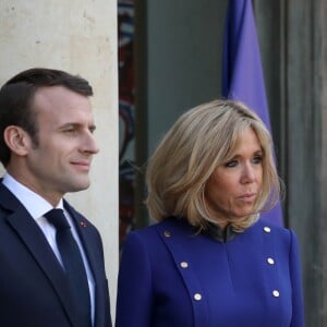 Le président Emmanuel Macron, la première dame Brigitte Macron raccompagnent le président de la République populaire de Chine Xi Jinping et sa femme Peng Liyuan à l'issue de la visite d'Etat de 2 jours qui s'achève par un entretien au palais de l'Elysée à Paris le 26 mars 2019. © Stéphane Lemouton / Bestimage