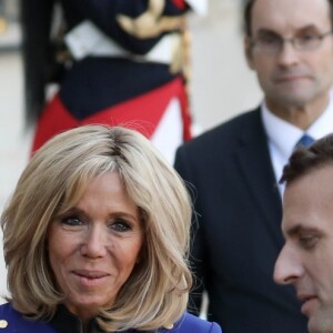 Le président Emmanuel Macron, la première dame Brigitte Macron raccompagnent le président de la République populaire de Chine Xi Jinping et sa femme Peng Liyuan à l'issue de la visite d'Etat de 2 jours qui s'achève par un entretien au palais de l'Elysée à Paris le 26 mars 2019. © Stéphane Lemouton / Bestimage