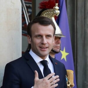 Le président Emmanuel Macron, la première dame Brigitte Macron raccompagnent le président de la République populaire de Chine Xi Jinping et sa femme Peng Liyuan à l'issue de la visite d'Etat de 2 jours qui s'achève par un entretien au palais de l'Elysée à Paris le 26 mars 2019. © Stéphane Lemouton / Bestimage