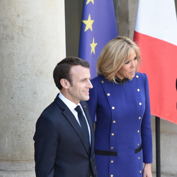 Le président Emmanuel Macron, la première dame Brigitte Macron raccompagnent le président de la République populaire de Chine Xi Jinping et sa femme Peng Liyuan à l'issue de la visite d'Etat de 2 jours qui s'achève par un entretien au palais de l'Elysée à Paris le 26 mars 2019. © Eliot Blondet / Pool / Bestimage