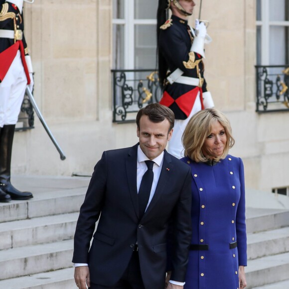Le président Emmanuel Macron, la première dame Brigitte Macron raccompagnent le président de la République populaire de Chine Xi Jinping et sa femme Peng Liyuan à l'issue de la visite d'Etat de 2 jours qui s'achève par un entretien au palais de l'Elysée à Paris le 26 mars 2019. © Stéphane Lemouton / Bestimage