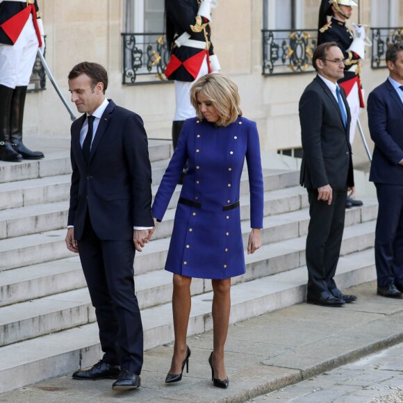 Le président Emmanuel Macron, la première dame Brigitte Macron raccompagnent le président de la République populaire de Chine Xi Jinping et sa femme Peng Liyuan à l'issue de la visite d'Etat de 2 jours qui s'achève par un entretien au palais de l'Elysée à Paris le 26 mars 2019. © Stéphane Lemouton / Bestimage