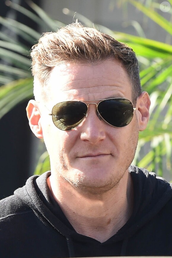 Trevor Engleson, l'ex mari de Meghan Markle se promène dans les rues de Los Angeles le 27 novembre 2017.