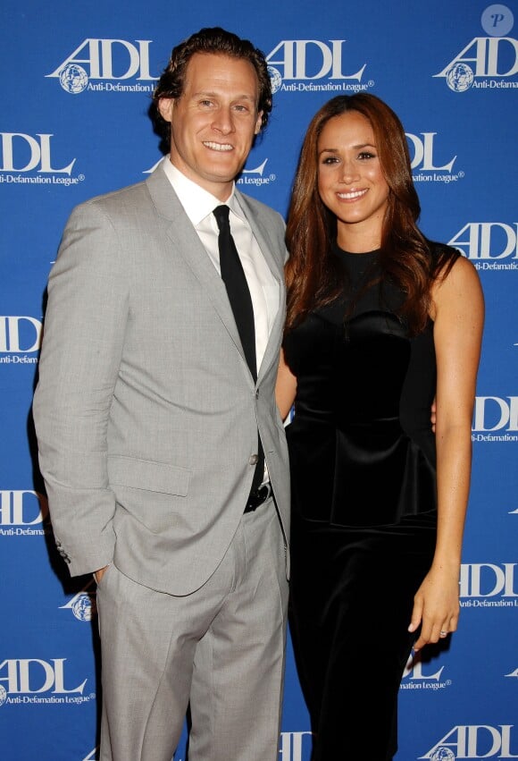 Trevor Engelson et Meghan Markle lors d'un événement à Los Angeles le 11 octobre 2011