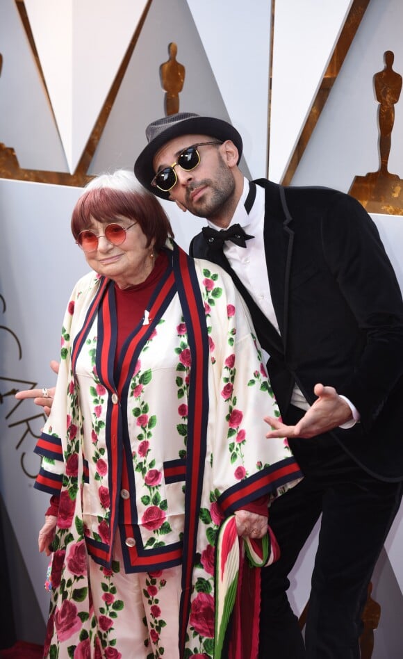 L'artiste JR et Agnès Varda - Arrivées - 90ème cérémonie des Oscars 2018 au théâtre Dolby à Los Angeles, le 4 mars 2018. © Kevin Sullivan via Zuma