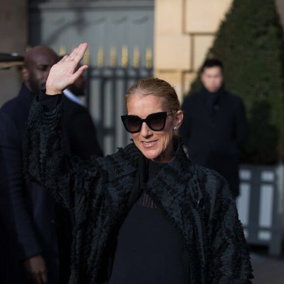 Céline Dion sort de l'hôtel de Crillon à Paris le 1er février 2019.