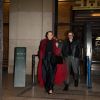 Céline Dion (Manteau en tulle rouge) et Pepe Munoz à la sortie du restaurant Girafe à Paris, France, le 27 janvier 2019.