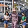 Laeticia Hallyday et ses filles Jade et Joy - Laeticia Hallyday et ses filles Jade et Joy arrivent au restaurant Gladstones pour déjeuner à Los Angeles, le 30 mars 2019.
