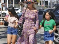 Laeticia Hallyday complice avec ses filles pour déjeuner, Joy affirme son style