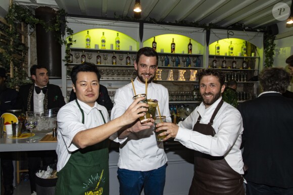 Exclusif - Les chefs Julien Duboué, Nicolas Haelewyn et Taku Sekine lors de la soirée "Kill The Duckface" pour le lancement en avant-première de Panza Paille dans la salle de réception La Cartonnerie à Paris, France, le 2 avril 2019. Panzani Food Service lance Panza Paille sur le marché de la restauration hors-foyer. Panza Paille est composée de blé et d'eau. Elle est donc entièrement biodégradable et compostable. "En plus d'offrir un sirotage 100% naturel aux convives, elle s'affiche comme l'une des alternatives aux pailles en plastique les plus séduisantes en terme de prix, indique Panzani. Les pailles de 250 mm de long et de 7,4 mm de diamètre seront conditionnées dans des sachets de 60 pailles vendus 2,15 € HT, soit 0,036 € la paille." © Pierre Perusseau/Bestimage