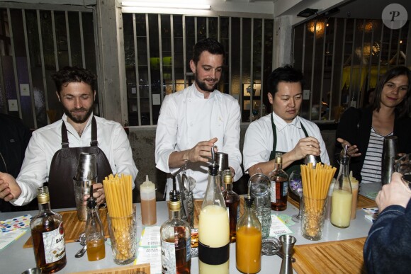Exclusif - Les chefs Julien Duboué, Nicolas Haelewyn et Taku Sekine lors de la soirée "Kill The Duckface" pour le lancement en avant-première de Panza Paille dans la salle de réception La Cartonnerie à Paris, France, le 2 avril 2019. Panzani Food Service lance Panza Paille sur le marché de la restauration hors-foyer. Panza Paille est composée de blé et d'eau. Elle est donc entièrement biodégradable et compostable. "En plus d'offrir un sirotage 100% naturel aux convives, elle s'affiche comme l'une des alternatives aux pailles en plastique les plus séduisantes en terme de prix, indique Panzani. Les pailles de 250 mm de long et de 7,4 mm de diamètre seront conditionnées dans des sachets de 60 pailles vendus 2,15 € HT, soit 0,036 € la paille." © Pierre Perusseau/Bestimage