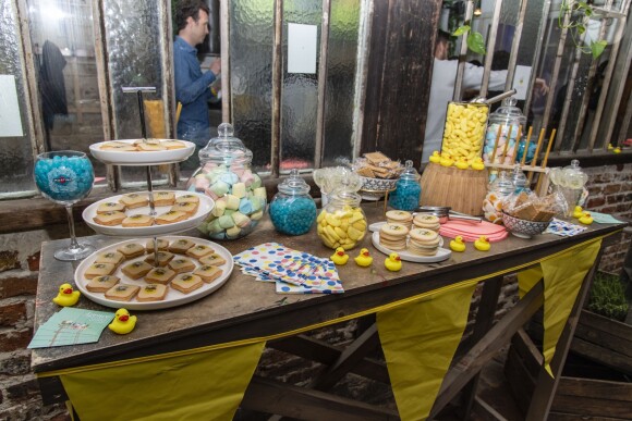 Exclusif - Illustration lors de la soirée "Kill The Duckface" pour le lancement en avant-première de Panza Paille dans la salle de réception La Cartonnerie à Paris, France, le 2 avril 2019. Panzani Food Service lance Panza Paille sur le marché de la restauration hors-foyer. Panza Paille est composée de blé et d'eau. Elle est donc entièrement biodégradable et compostable. "En plus d'offrir un sirotage 100% naturel aux convives, elle s'affiche comme l'une des alternatives aux pailles en plastique les plus séduisantes en terme de prix, indique Panzani. Les pailles de 250 mm de long et de 7,4 mm de diamètre seront conditionnées dans des sachets de 60 pailles vendus 2,15 € HT, soit 0,036 € la paille." © Pierre Perusseau/Bestimage