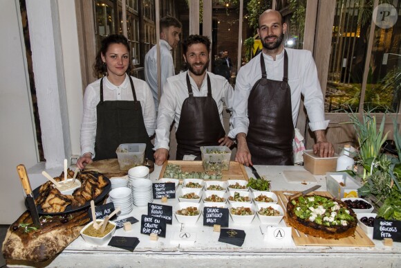 Exclusif - Illustration lors de la soirée "Kill The Duckface" pour le lancement en avant-première de Panza Paille dans la salle de réception La Cartonnerie à Paris, France, le 2 avril 2019. Panzani Food Service lance Panza Paille sur le marché de la restauration hors-foyer. Panza Paille est composée de blé et d'eau. Elle est donc entièrement biodégradable et compostable. "En plus d'offrir un sirotage 100% naturel aux convives, elle s'affiche comme l'une des alternatives aux pailles en plastique les plus séduisantes en terme de prix, indique Panzani. Les pailles de 250 mm de long et de 7,4 mm de diamètre seront conditionnées dans des sachets de 60 pailles vendus 2,15 € HT, soit 0,036 € la paille." © Pierre Perusseau/Bestimage