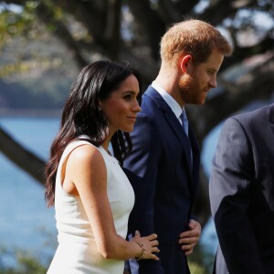 Le prince Harry, duc de Sussex et sa femme Meghan Markle, duchesse de Sussex (enceinte) rencontrent Peter Cosgrove (le Gouverneur général d'Australie) et sa femme Lynne Cosgrove à la "Admiralty House", à Sydney, lors de leur premier voyage officiel, le 16 octobre 2018.