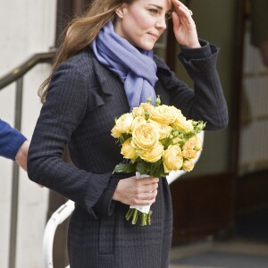 Kate Catherine Middleton, duchesse de Cambridge enceinte et le prince William quittent l'hôpital à Londres le 6 décembre 2012. Kate a été hospitalisée 3 jours à l'hôpital King Edward VII pour des nausées.