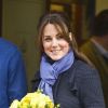 Kate Catherine Middleton, duchesse de Cambridge enceinte et le prince William quittent l'hôpital à Londres le 6 décembre 2012. Kate a été hospitalisée 3 jours à l'hôpital King Edward VII pour des nausées.