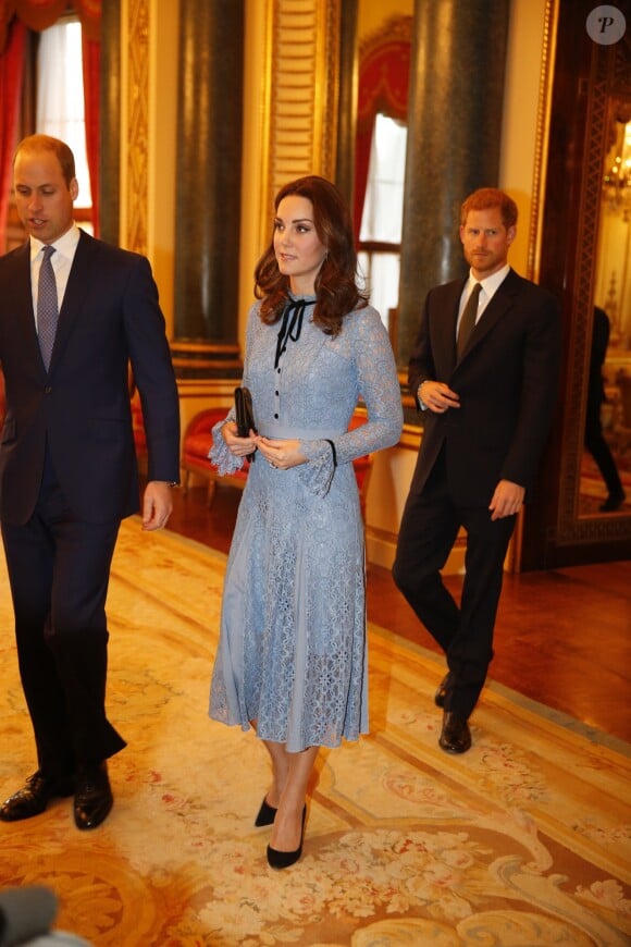 Le prince William, Catherine Kate Middleton, la duchesse de Cambridge (enceinte) et le prince Harry à la réception "World mental health day" au palais de Buckingham à Londres, le 10 octobre 2017.