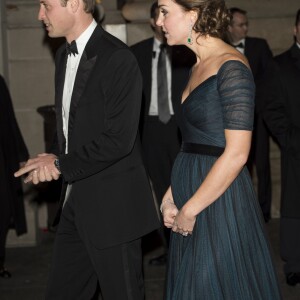 Catherine Kate Middleton, la duchesse de Cambridge enceinte et le prince William arrivent à la cérémonie du 600ème anniversaire de l'Université St.Andrews au Metropolitan Museum of Art à New York lors de leur voyage officiel à New York, le 9 décembre 2014.
